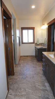 Bath with 2 vanities, curbless shower and WC