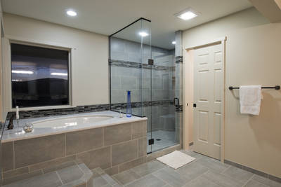 Soaking Tub and Shower 