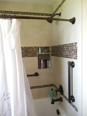 Tub surround Tile detail