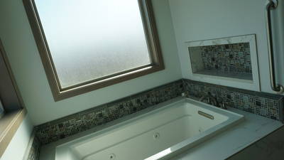 Privacy window, Soaking tub